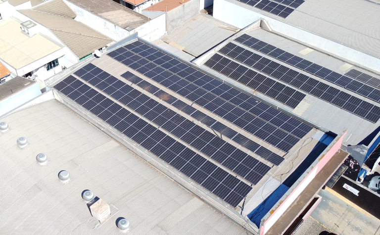 Obras realizadas 3 Usina solar comercial de 53,68 kWp em Maringá, PR, instalada pela S2V Engenharia